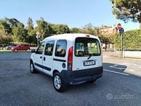 Usata Renault Kangoo Authentique 84 CV (61 kW) 2005 Bianco SUV