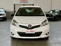 Usata Toyota Yaris Lounge 99 CV (72 kW) 2012 Bianco Utilitaria