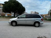 Usata Chrysler Voyager 143 CV (105 kW) 2002 Grigio Monovolume