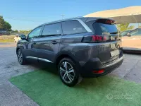 Usata Peugeot 5008 Allure 131 CV (96 kW) 2022 Grigio SUV