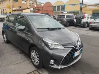Usata Toyota Yaris Lounge 89 CV (65 kW) 2015 Grigio Utilitaria