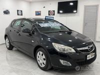 Usata Opel Astra Cosmo 100 CV (73 kW) 2012 Nero Berlina