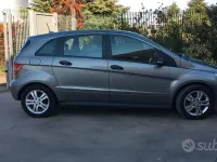 Käytetty Mercedes B180 109 HP (80 kW) 2006 Harmaa Tila-auto