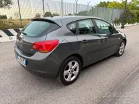 Usata Opel Astra Cosmo 110 CV (80 kW) 2010 Nero Berlina