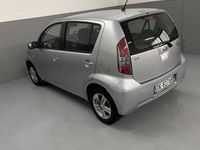 Usata Daihatsu Sirion 91 CV (66 kW) 2006 Argento Utilitaria