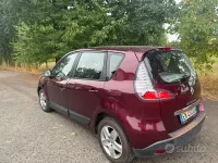 Usata Renault Scénic III 110 CV (80 kW) 2012 Viola Monovolume