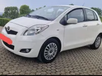 Usata Toyota Yaris 101 CV (74 kW) 2010 Bianco Utilitaria