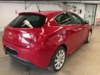 Usata Alfa Romeo Giulietta 105 CV (77 kW) 2011 Rosso Utilitaria