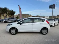 Usata Ford Fiesta Titanium 97 CV (71 kW) 2009 Bianco Berlina