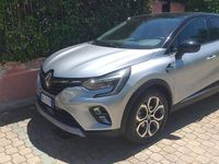 Usata Renault Captur 145 CV (106 kW) 2022 Grigio SUV