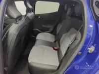 Używany Renault Clio V Techno 91 KM (66 kW) 2024 Niebieski Sedan/Limuzyna