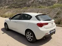Usata Alfa Romeo Giulietta Progression 170 CV (125 kW) 2012 Bianco Utilitaria