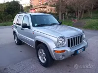 Usata Jeep Cherokee 143 CV (105 kW) 2004 Grigio SUV