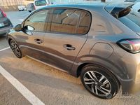 Usata Peugeot 208 Allure 101 CV (74 kW) 2023 Grigio Utilitaria