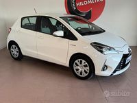 Usata Toyota Yaris Hybrid Business Edition 73 CV (53 kW) 2020 Bianco Berlina