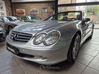 Usata Mercedes SL350 245 CV (180 kW) 2005 Argento Cabrio
