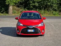 Usata Toyota Yaris Hybrid Active 73 CV (53 kW) 2016 Rosso Berlina