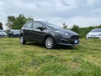 Usata Ford Fiesta 97 CV (71 kW) 2016 Grigio Berlina