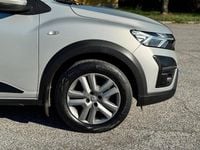 Usata Dacia Jogger Comfort 101 CV (74 kW) 2022 Grigio Monovolume