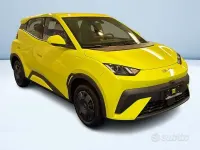 Nuova BYD Dolphin Surf Active 63 kW (87 CV) 2026 Giallo Utilitaria