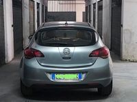 Usata Opel Astra 110 CV (80 kW) 2012 Berlina