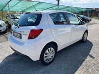 Usata Toyota Yaris Active 69 CV (50 kW) 2015 Bianco Utilitaria