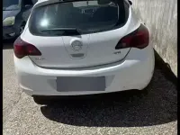 Usata Opel Astra 125 CV (91 kW) 2011 Bianco Berlina