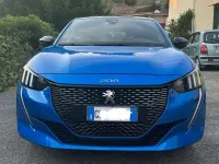 Usata Peugeot 208 GT-line 101 CV (74 kW) 2023 Blu/azzurro Utilitaria