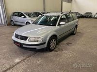 Usata VW Passat Trendline 150 CV (110 kW) 2002 Marrone Berlina