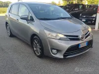 Usata Toyota Verso Active 124 CV (91 kW) 2013 Grigio Monovolume