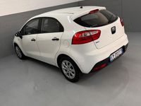 Usata Kia Rio LX 84 CV (61 kW) 2012 Bianco Berlina