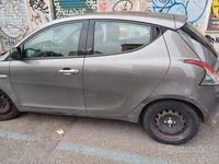 Usado Lancia Ypsilon 69 HP (50 kW) 2012 Cinzento Citadino