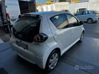 Usata Toyota Aygo 68 CV (50 kW) 2012 Bianco Utilitaria