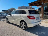 Usata Mercedes B180 108 CV (79 kW) 2013 Bianco Monovolume