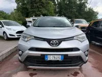 Usata Toyota RAV4 Lounge 143 CV (105 kW) 2016 Argento SUV