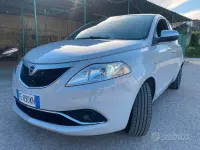 Usata Lancia Ypsilon 69 CV (50 kW) 2016 Grigio Utilitaria