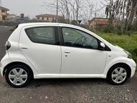 Usata Toyota Aygo Connect Style 72 CV (52 kW) 2012 Bianco Utilitaria
