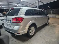 Käytetty Fiat Freemont 140 HP (102 kW) 2011 Hopea Katumaasturi