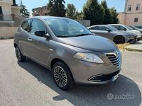 Usata Lancia Ypsilon 69 CV (50 kW) 2015 Grigio Utilitaria