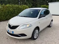 Usata Lancia Ypsilon Gold 69 CV (50 kW) 2017 Beige Utilitaria