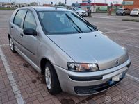 Usado Fiat Punto 60 CV (44 kW) 2001 Gris Utilitario