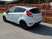 Usata Ford Fiesta 75 CV (55 kW) 2016 Bianco Utilitaria