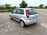 Usata Ford Fiesta Titanium 68 CV (50 kW) 2006 Argento Utilitaria