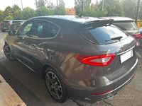 Usata Maserati Levante 275 CV (202 kW) 2018 Grigio scuro SUV