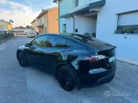 Usata Tesla Model Y 189 kW (258 CV) 2023 Nero SUV