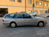 Usata Mercedes E200 Avantgarde 186 CV (136 kW) 1999 Grigio Station wagon