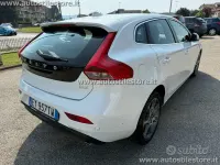 Usata Volvo V40 Ocean Race 150 CV (110 kW) 2015 Bianco perlato Berlina