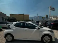 Usata Toyota Yaris Hybrid Lounge 116 CV (85 kW) 2020 Bianco Berlina