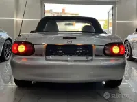 Usata Mazda MX5 110 CV (80 kW) 2001 Grigio Cabrio