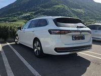 Usata VW Passat Elegance 150 CV (110 kW) 2024 Bianco Station wagon